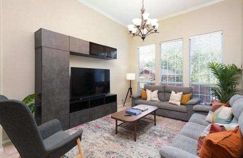 Vance Jackson House | Exclusive and modern