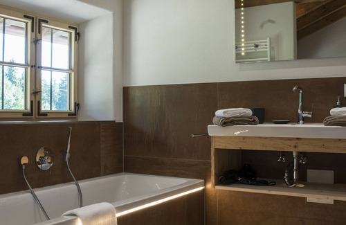 Wackersberg Apartment | Exclusive and spacious vacation with a panoramic mountain view