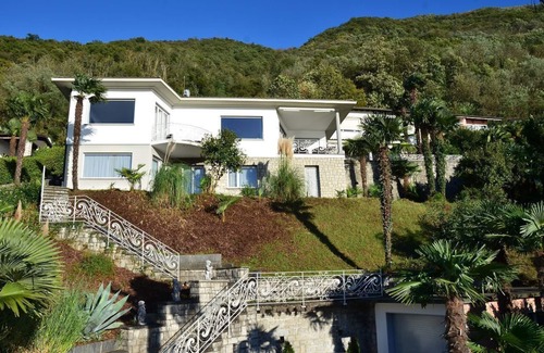 Bissone Villa | Exclusive and stylish villa * 6 1/2 room villa, -10 people/WiFi