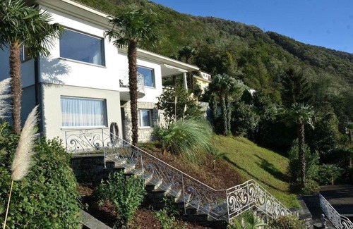 Bissone Villa | Exclusive and stylish villa * 6 1/2 room villa, -10 people/WiFi