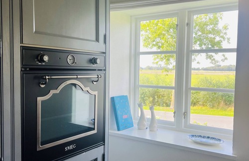Neukirchen/Erzgeb Apartment | Exclusive apartment in a beautiful thatched house off Sylt. Pet friendly