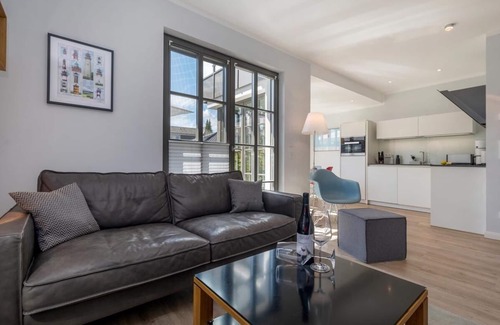 Zingst Apartment | Exclusive apartment in central location with garden, fireplace, WLAN, PS5, FIFA25, karaoke