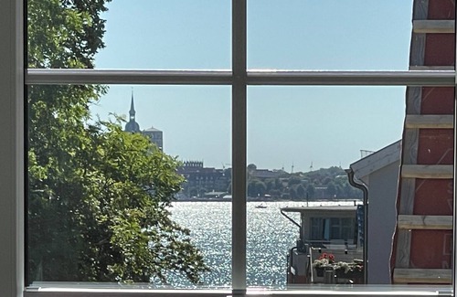 Altefaehr Apartment | Exclusive apartment with harbor view - 200m to the beach promenade on Rügen