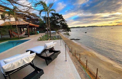 Regiao dos Lagos House | Exclusive Beach House Praia de Manguinhos - House on the sand.