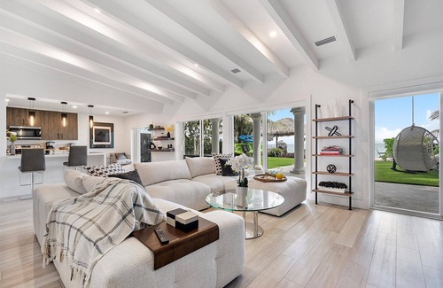 Lauderdale Beach Villa | Exclusive Beachfront with Sauna and Gym