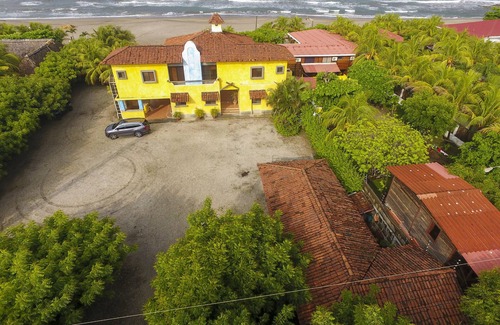 Pochomil House | Exclusive Beachfront Large Spanish Estate for up to 30 people, WiFi
