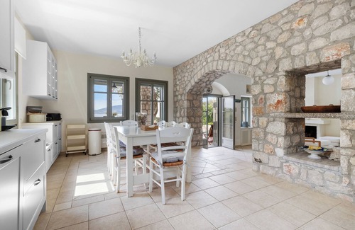Kilada Villa | Exclusive Beachfront Villa with Swimming pool