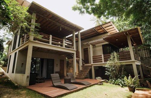 Danao City House | Exclusive Beachfront Villa w/Outdoor Tub & Kayaks