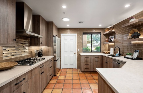 Pinnacle Peak House | Exclusive Boulder's Retreat near Downtown Cave Creek, hiking, scenic views.