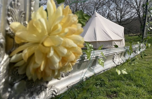 Kings Langley RV Rental | Exclusive camping ground with hot tub for large group gatherings