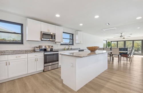 Yacht Haven House | Exclusive Coastal Retreat: Discover Serenity - Your Ideal VRBO Getaway