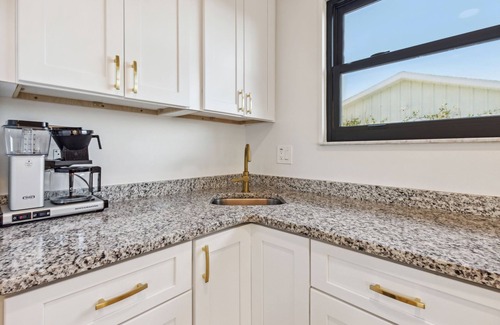 Yacht Haven House | Exclusive Coastal Retreat: Discover Serenity - Your Ideal VRBO Getaway