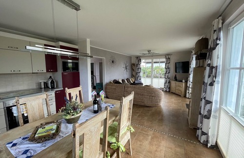 Glowe House | Exclusive, comfortable 5 * thatched house with sauna close to the beach