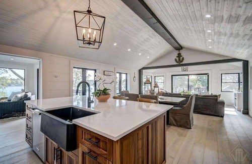 Gravenhurst Cottage | Exclusive Cottage with water views from all points