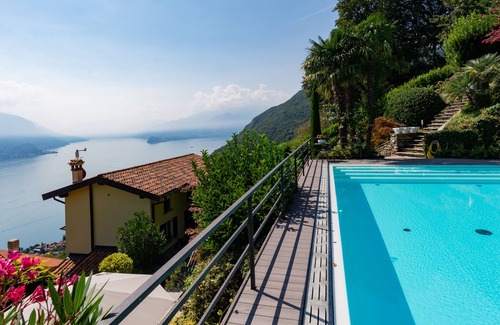 Semnago Villa | Exclusive country house with beautiful garden and breathtaking views