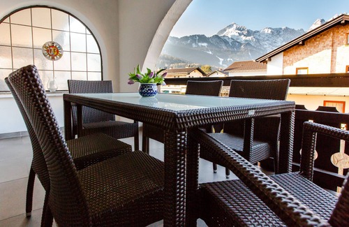 Garmisch-Partenkirchen Apartment | Exclusive holiday apartment with a fantastic view of the mountains