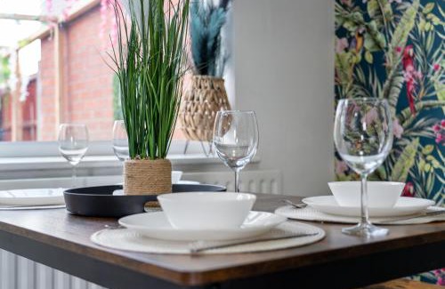Thorpe Satchville House | Exclusive Deals l Last-Minute Reserve l Townhouse with Sleeps 6 l Braunstone Town , Leicester l By Zen Nights Short Lets & Serviced Accommodations