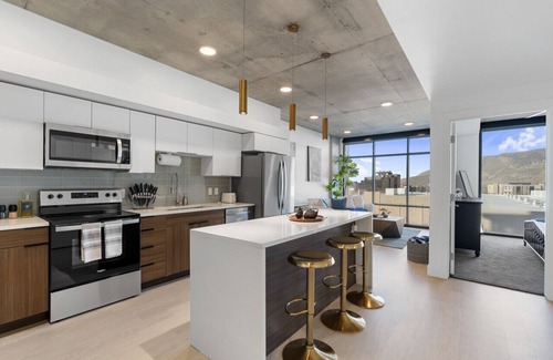 Rio Grande Apartment | Exclusive Dwntwn Retreat-Salt Palace & DeltaCenter