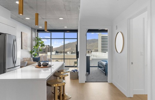 Rio Grande Apartment | Exclusive Dwntwn Retreat-Salt Palace & DeltaCenter