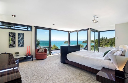 Ngaio Bay Cabin | Exclusive Entire Lodge - Private Beach Access & Stunning Views