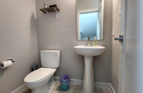 Houston Apartment | Exclusive Exquisite Three Story Home HPLE