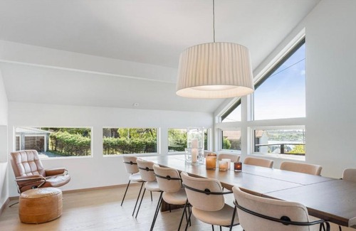 Haugesund Villa | Exclusive Family Villa in Haugesund - Lovely Ocean View, 5 Bedroom, Free parking