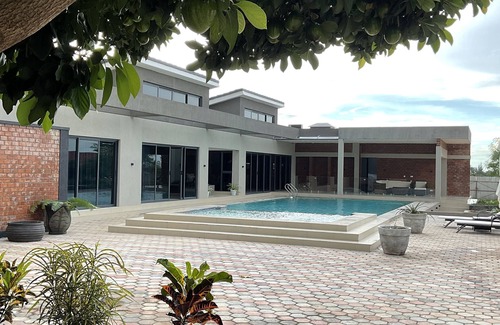 Lusaka Apartment | Exclusive Farm Getaway w/sauna, fire pit and massage chair