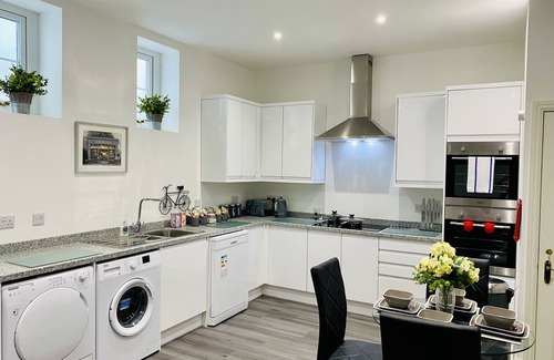 Barbican House | Exclusive Five Bedroom Family House