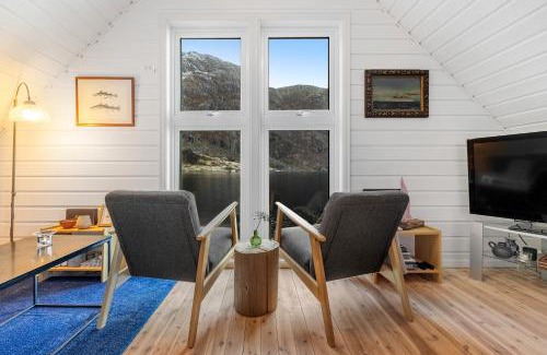 Bremanger House | Exclusive fjord getaway with sauna