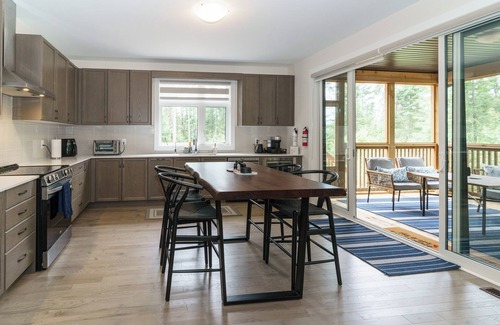 Dwight Cottage | Exclusive Forest Haven ~ Muskoka Luxury Estate