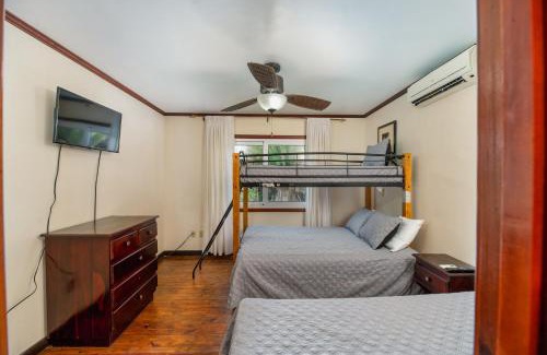 Gibson Bight House | Exclusive Full House near Beaches & Downtown