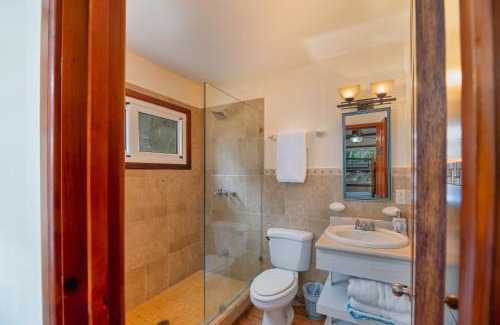 Gibson Bight House | Exclusive Full House near Beaches & Downtown