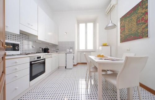Rione XI Sant'Angelo Apartment | Exclusive Historic Ghetto Flatinrome