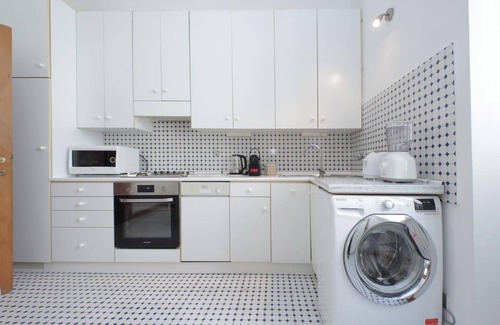 Rione XI Sant'Angelo Apartment | Exclusive Historic Ghetto Flatinrome