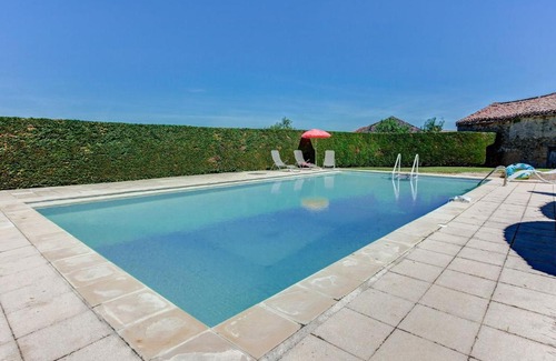 Sainte-Foy-de-Belves House | Exclusive Holiday Home in Sainte Foy de Belv s with Pool