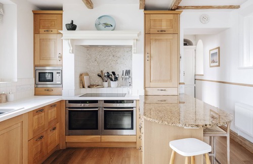 Menai Bridge House | EXCLUSIVE HOUSE PRIVATE BEACH SEA FRONT SLEEPS 13 AMAZING VIEWS