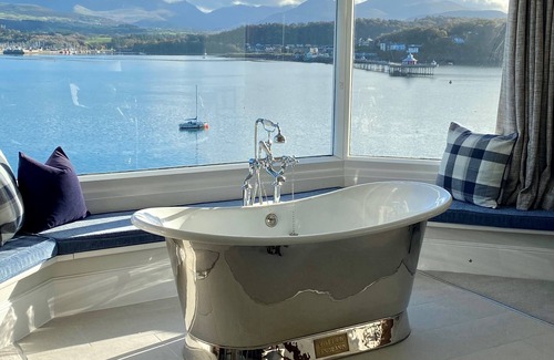 Menai Bridge House | EXCLUSIVE HOUSE PRIVATE BEACH SEA FRONT SLEEPS 13 AMAZING VIEWS