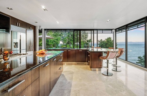 Ngaio Bay Cabin | Exclusive Jacuzzi Suite - Ocean Views