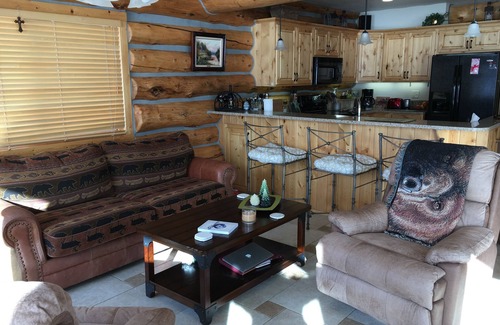 West Yellowstone Cabin | Exclusive Lake Front Log Home Minutes From Yellowstone Park