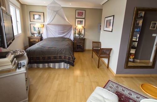 La Marina Apartment | EXCLUSIVE LUXURY 5 star 170 sq m LARGE PENTHOUSE APARTMENT & 2 BEDROOM SUITES