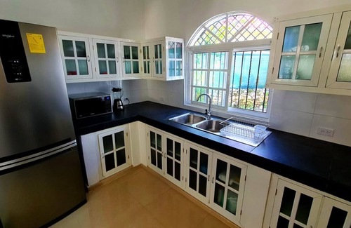 La Mulata Villa | Exclusive Luxury Getaway: 6 BRM Tropical Villa, Just 5 Minutes from Beaches