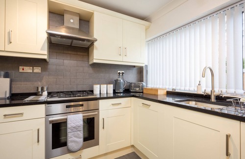 Shirley House | "Exclusive" Luxury modern 4-bed -Solihull, JLR, NEC, Resorts World, Airport, HS2