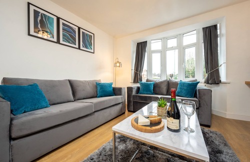 Shirley House | "Exclusive" Luxury modern 4-bed -Solihull, JLR, NEC, Resorts World, Airport, HS2