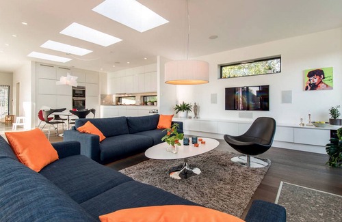 Svalnas House | Exclusive modern house 300 m from station. Close to city, water and nature