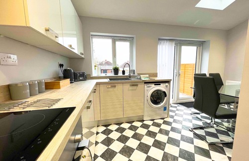 Olton House | *Exclusive* Modern, Stylish 3-bed, sleeps 6 -Birmingham,Solihull,NEC,Airport,HS2