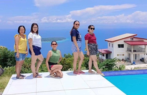 Oslob House | Exclusive Mountain Resort 25pax- Pool + Netflix + HBO + Videoke + WiFi