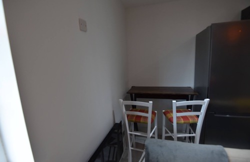 Hanham Apartment | Exclusive! Newly Refurbished 1-bed Apt, near Bristol City Centre,UK