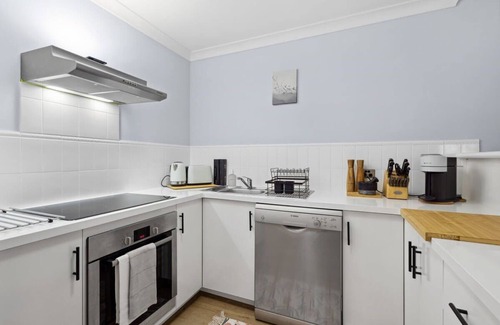 Northbridge Apartment | Exclusive Northbridge Apt w Wi-Fi Pool