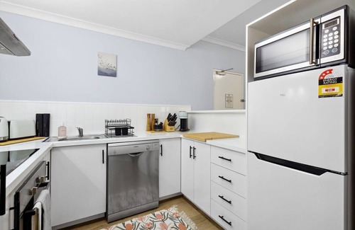 Northbridge Apartment | Exclusive Northbridge Apt w Wi-Fi Pool