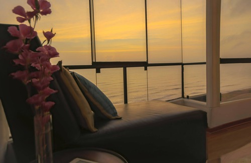 Santa Cruz Apartment | Exclusive Oceanfront Penthouse in Miraflores with rooftop terrace and barbecue